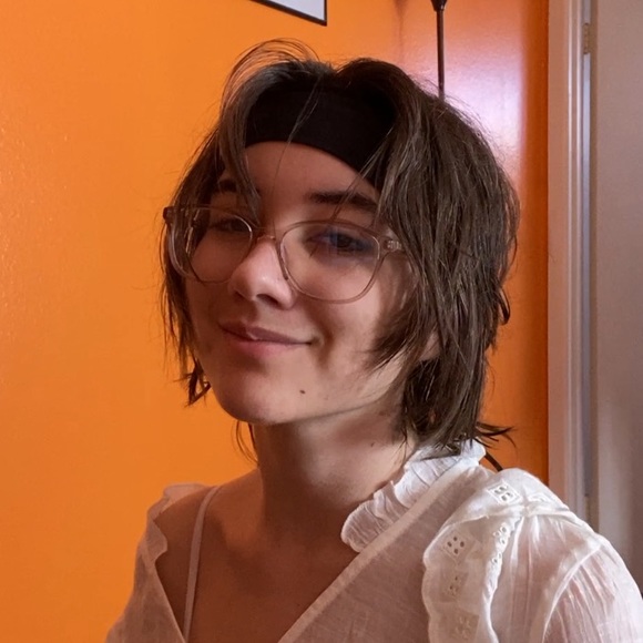 Meet your Posher, Dorothy:) - Picture 3 of 3